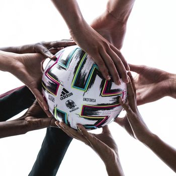 Футбольний м'яч Adidas Uniforia Pro Евро 2020, артикул: FH7362 фото 2